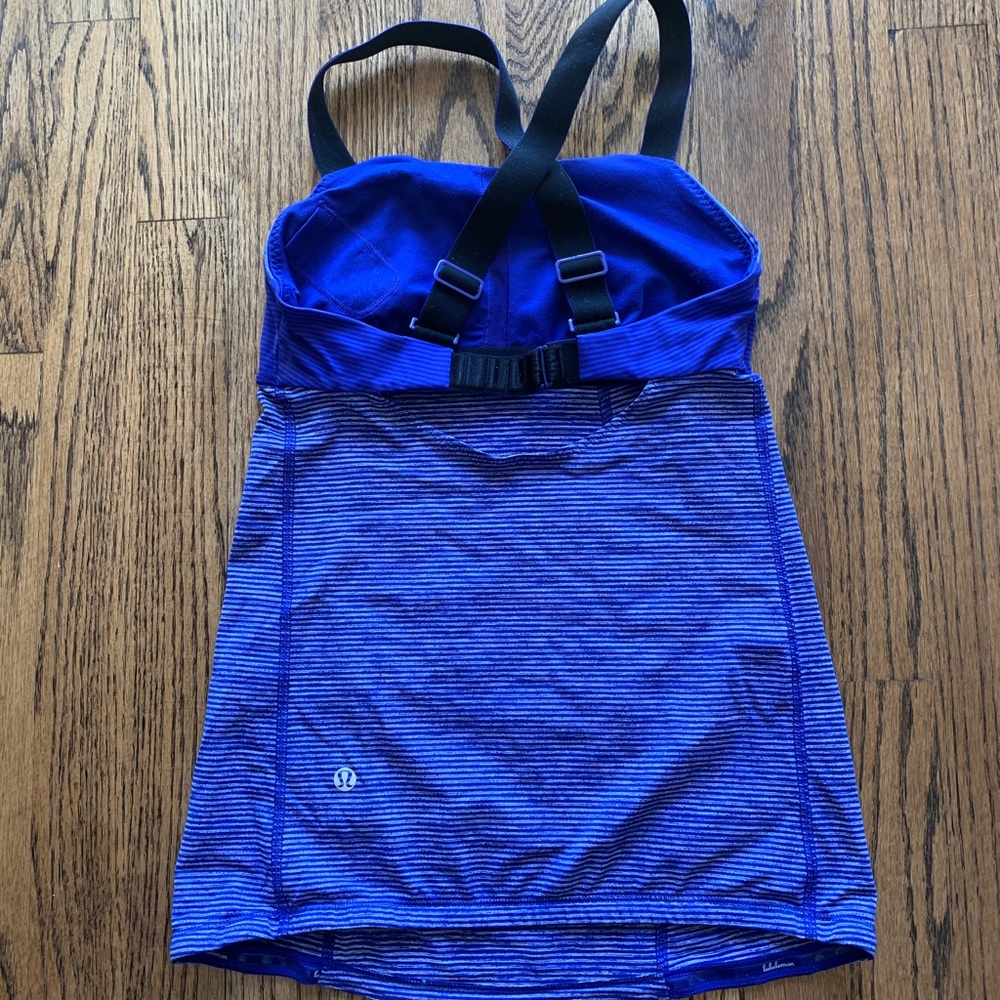 Lululemon workout top